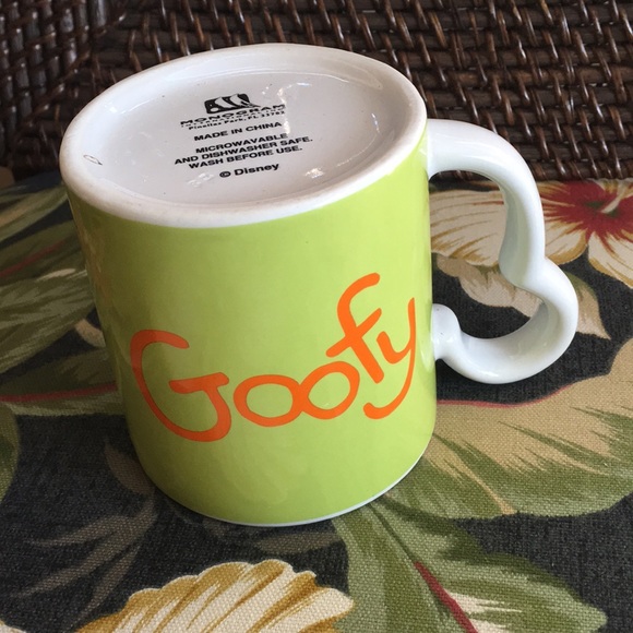 Disney Goofy Porcelain Collector’s Mug - Picture 2 of 6